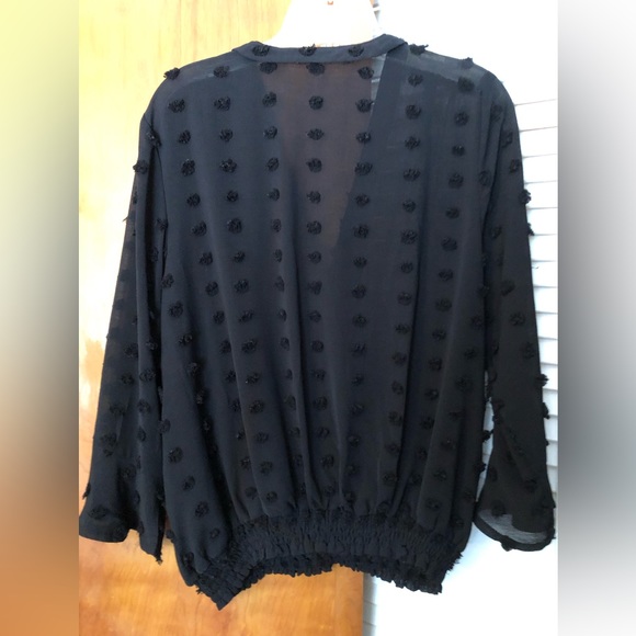 Blouse black 3/4 sleeve, elastic waist, snap closure - Picture 6 of 6